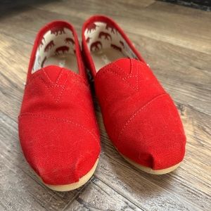 Red Toms women’s size 7